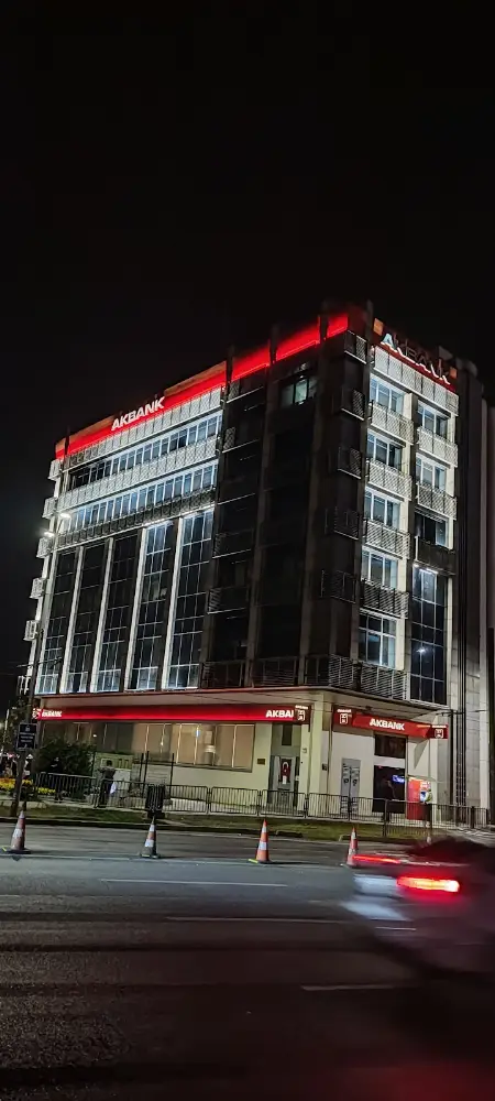 Akbank Konak Şubesi — Bankalar, Konak · fotoğraf 2