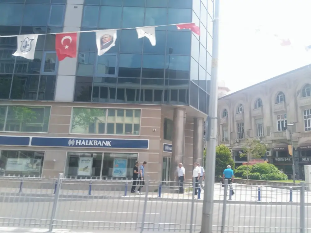 Halkbank Konak Şubesi — Bankalar, Konak · fotoğraf 4