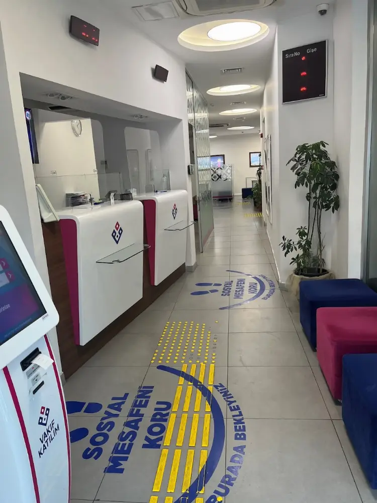 Vakıf Katılım İzmir Şubesi — Bankalar, Konak · fotoğraf 2