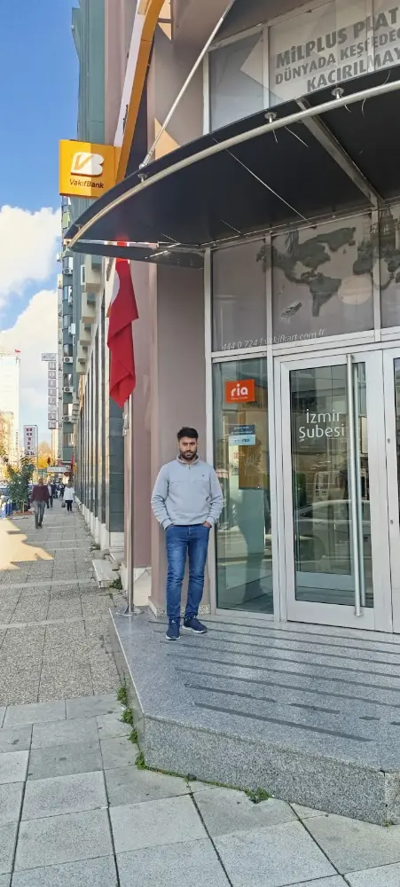 VakıfBank İzmir Şubesi — Bankalar, Konak · fotoğraf 2