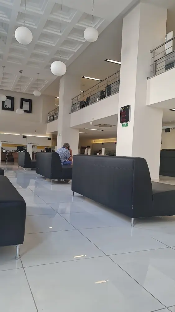 VakıfBank İzmir Şubesi — Bankalar, Konak · fotoğraf 4