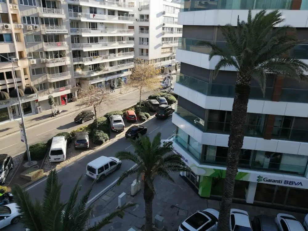 Garanti BBVA Kordon Şubesi — Bankalar, Konak · fotoğraf 2