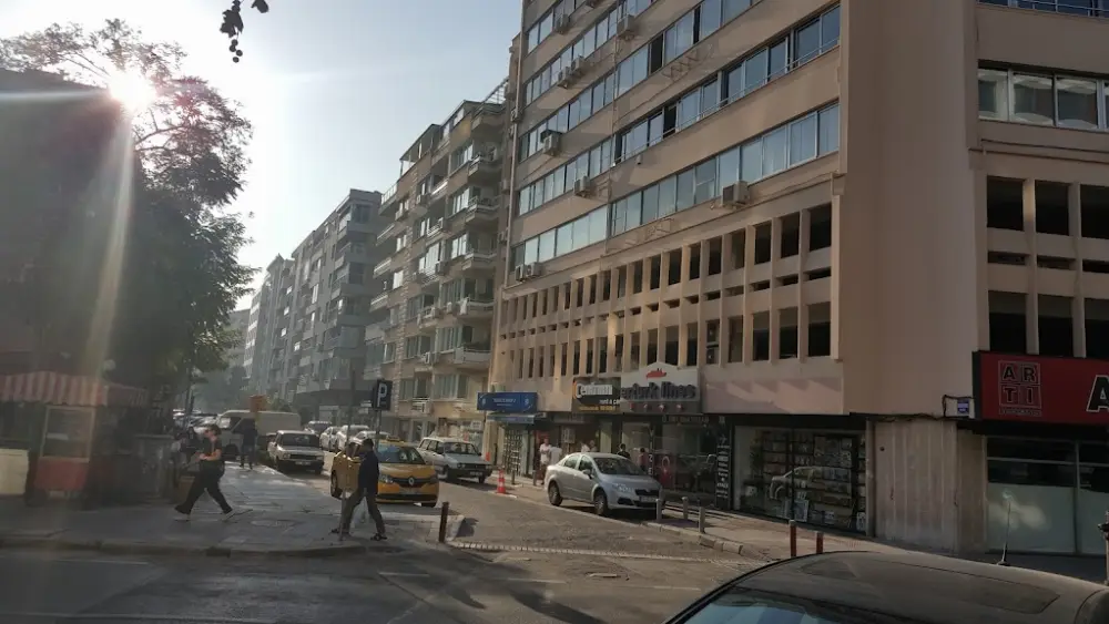 Garanti BBVA Kordon Şubesi — Bankalar, Konak · fotoğraf 3