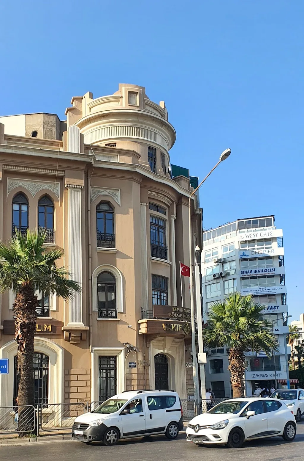 Vakıf Katılım Konak Şubesi — Bankalar, Konak · fotoğraf 1