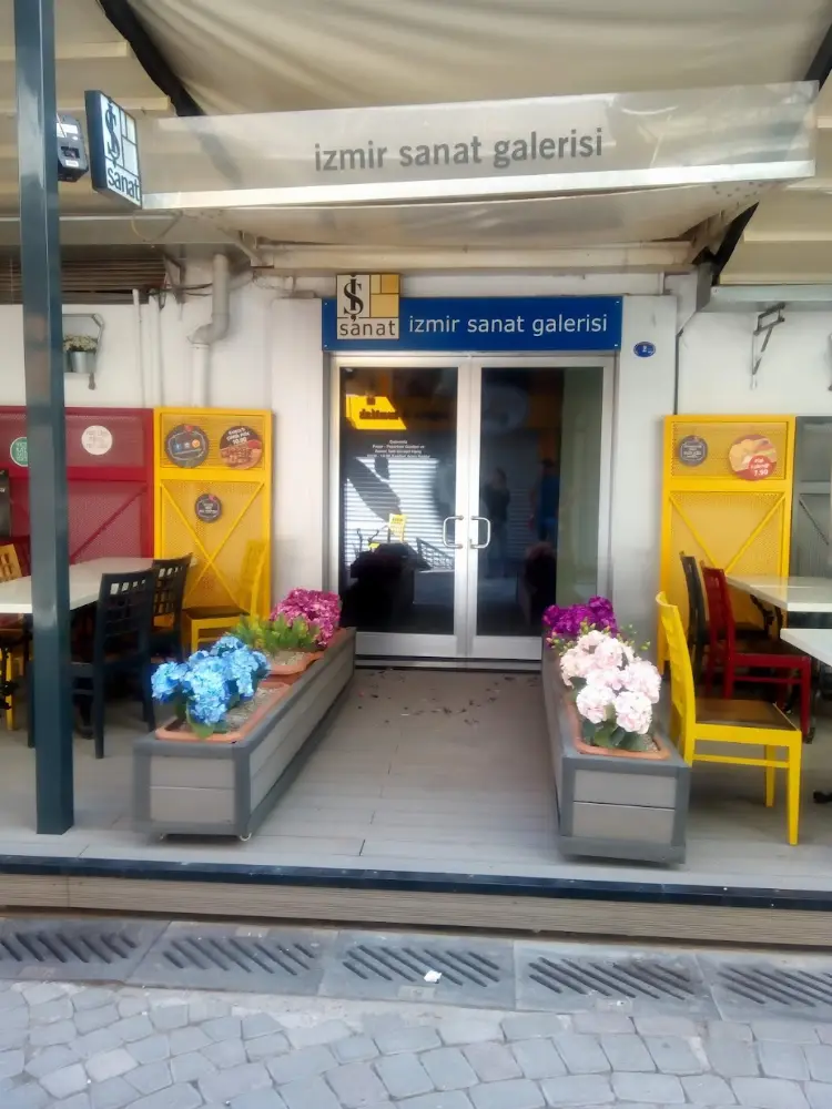 Türkiye İş Bankası Kemeraltı/İzmir Şubesi — Bankalar, Konak · fotoğraf 4