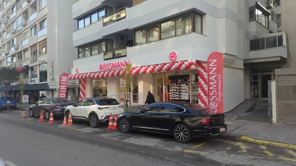 Yapı Kredi - Alsancak Şubesi — Bankalar, Konak · fotoğraf 3