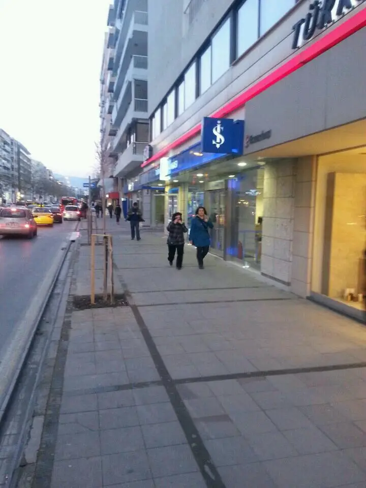 Türkiye İş Bankası Kordon/İzmir Şubesi — Bankalar, Konak · fotoğraf 3