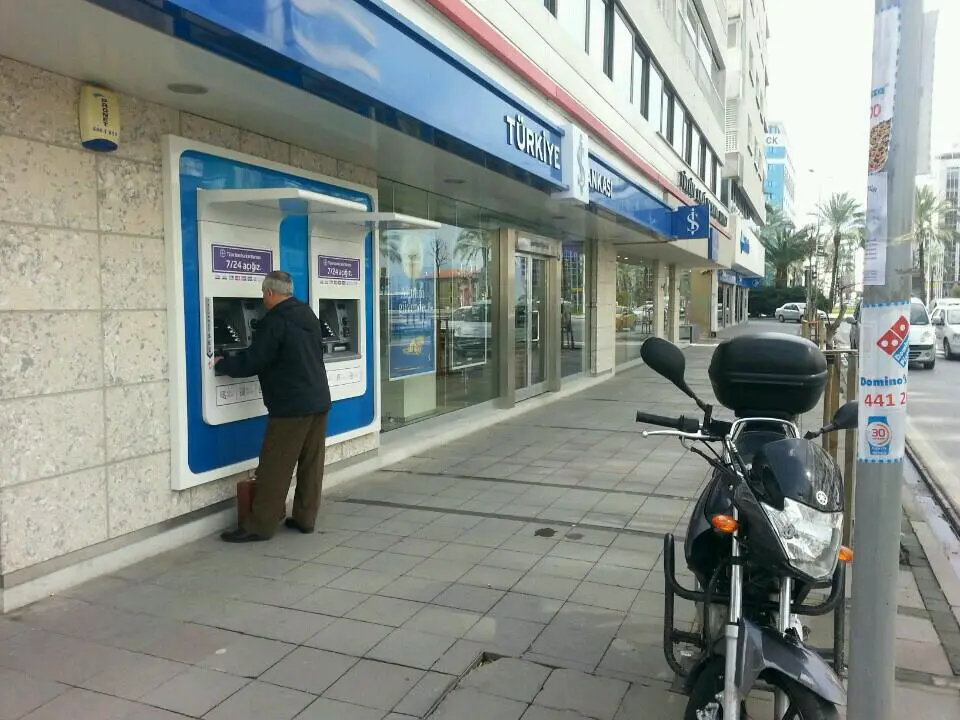 Türkiye İş Bankası Kordon/İzmir Şubesi — Bankalar, Konak · fotoğraf 4