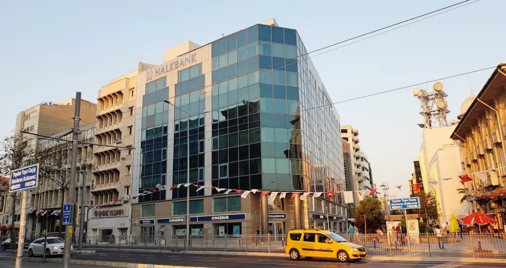 Halkbank İzmir Şubesi — Bankalar, Konak · fotoğraf 2