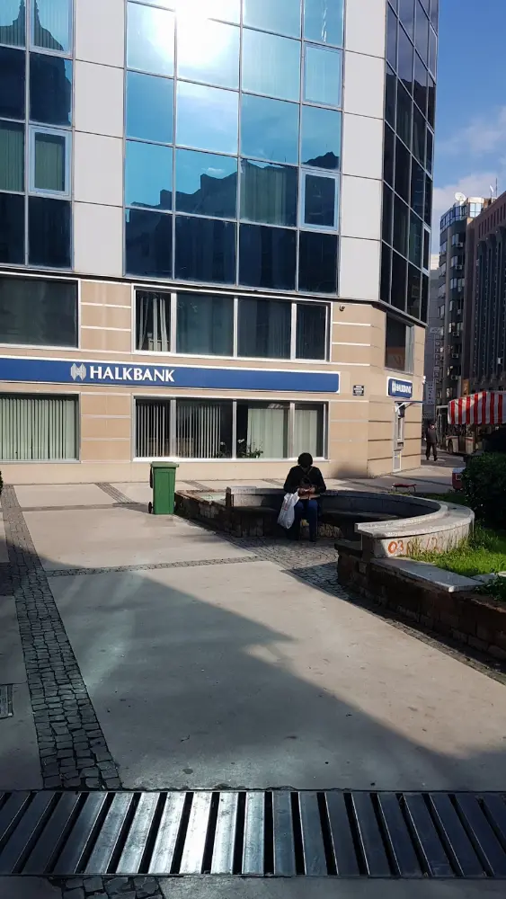 Halkbank İzmir Şubesi — Bankalar, Konak · fotoğraf 3