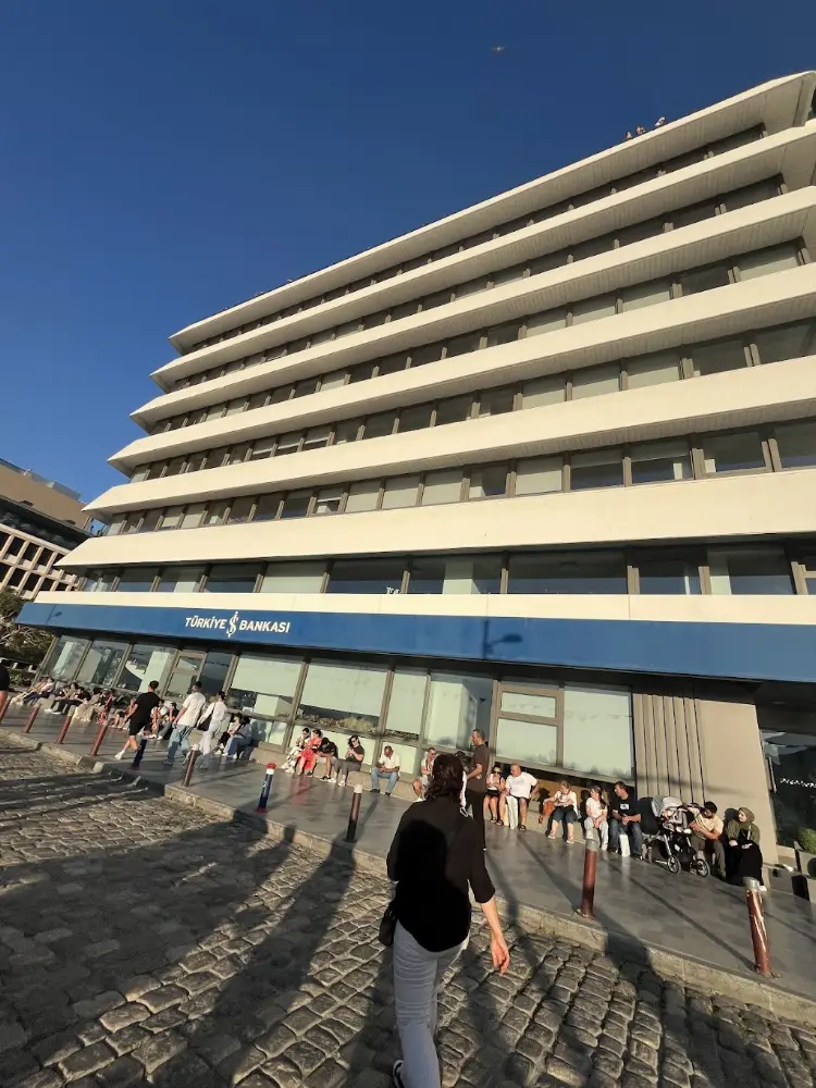 Türkiye İş Bankası Ege Kurumsal/İzmir Şubesi — Bankalar, Konak · fotoğraf 2