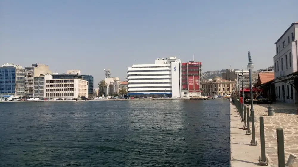 Türkiye İş Bankası Ege Kurumsal/İzmir Şubesi — Bankalar, Konak · fotoğraf 4