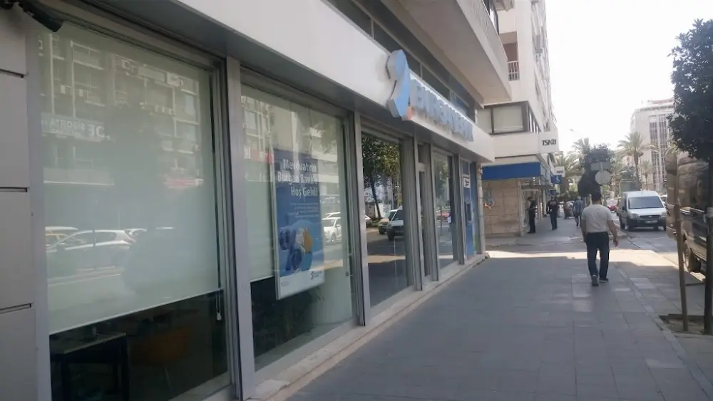 Burgan Bank — Bankalar, Konak · fotoğraf 2