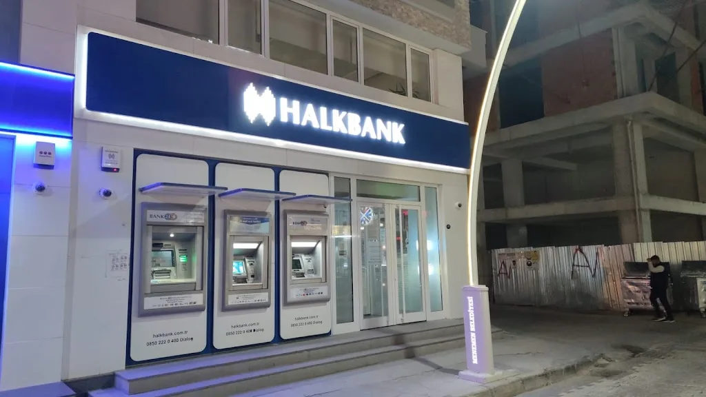 Halkbank Menemen Şubesi — Bankalar, Menemen · fotoğraf 1