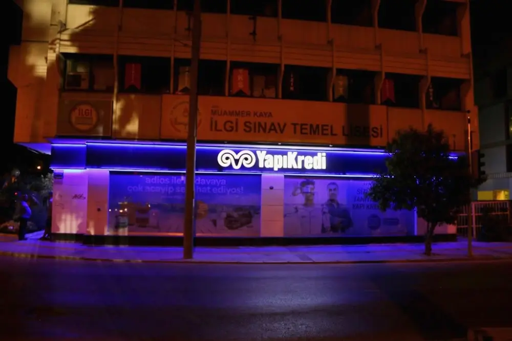 Yapı Kredi - Şaireşref Şubesi — Bankalar, Konak · fotoğraf 4