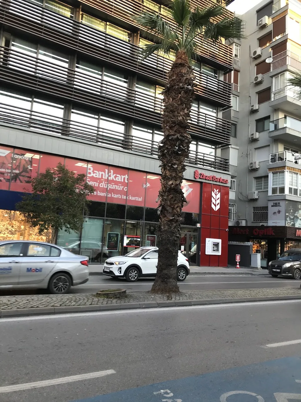 Ziraat Bankası Alsancak/İzmir Şubesi — Bankalar, Konak · fotoğraf 1