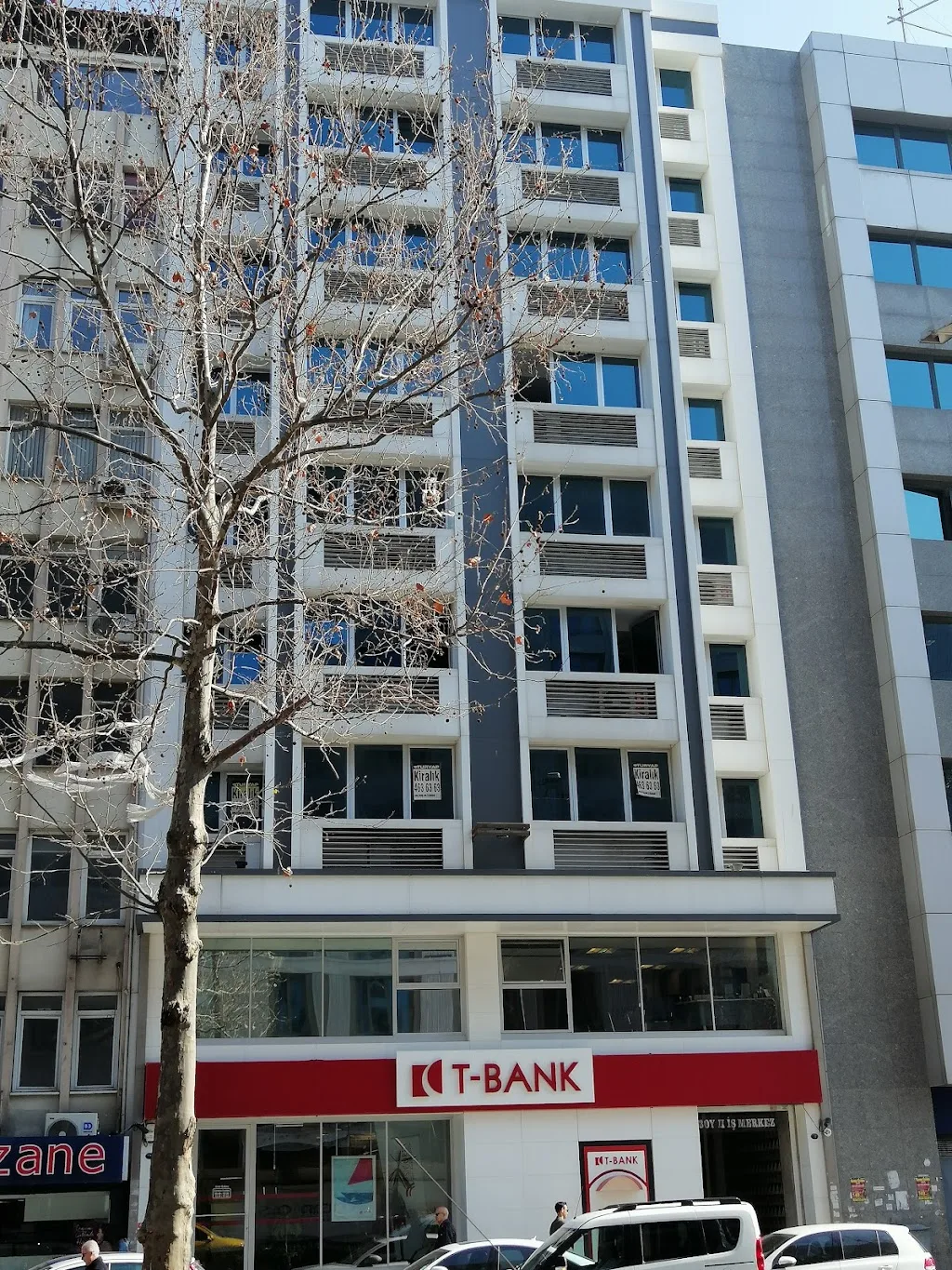 T-bank İzmir Şubesi — Bankalar, Konak · fotoğraf 1