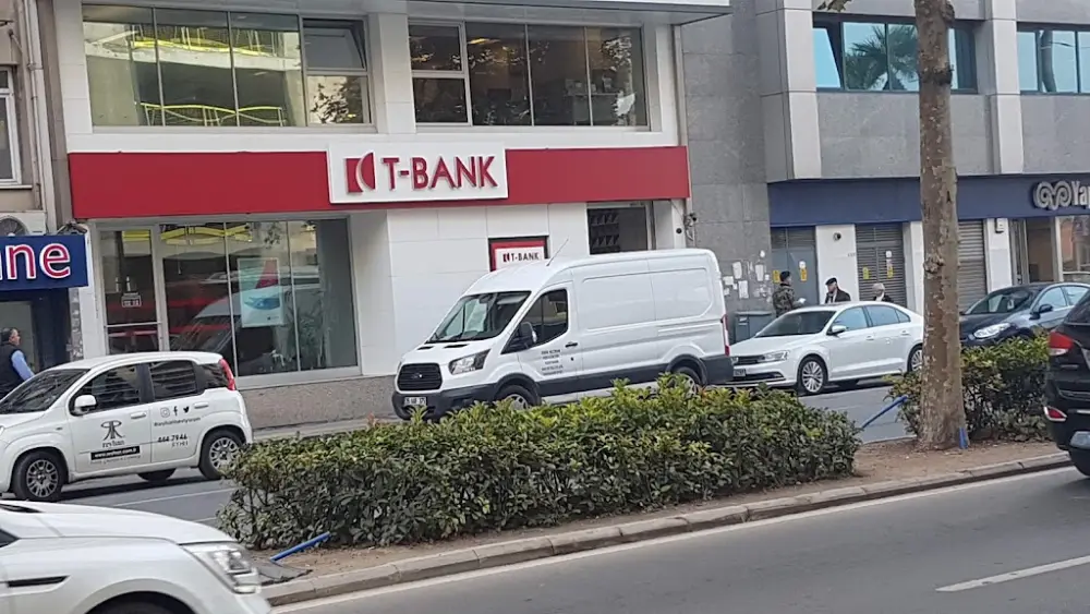 T-bank İzmir Şubesi — Bankalar, Konak · fotoğraf 2