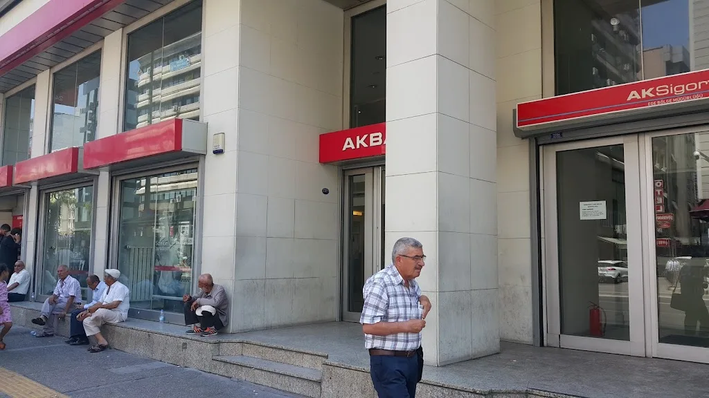 Akbank Basmane/İzmir Şubesi — Bankalar, Konak · fotoğraf 1