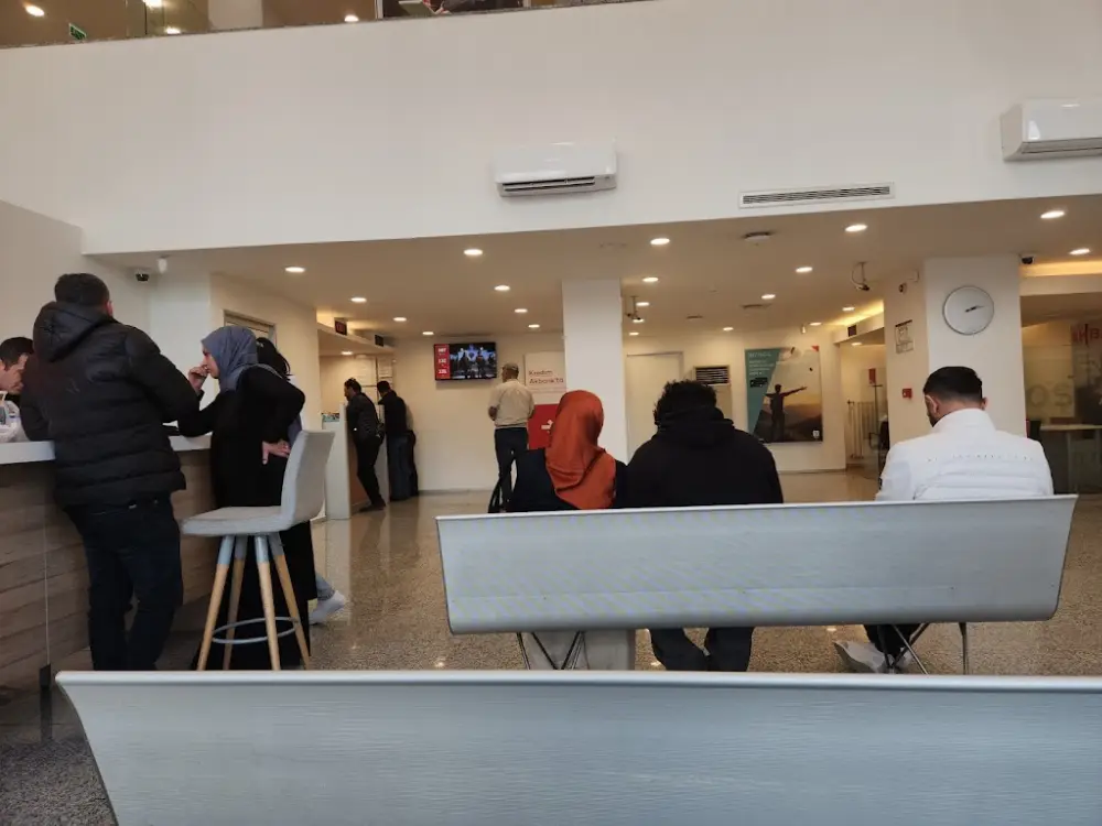 Akbank Basmane/İzmir Şubesi — Bankalar, Konak · fotoğraf 3
