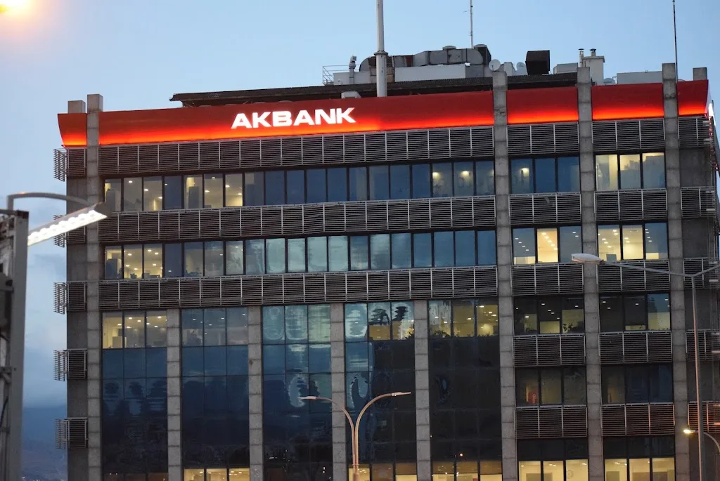 Akbank İzmir Şubesi — Bankalar, Konak · fotoğraf 1