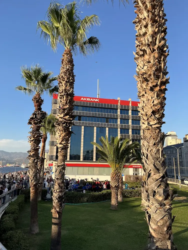 Akbank İzmir Şubesi — Bankalar, Konak · fotoğraf 2
