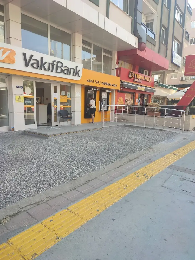 VakıfBank Narlıdere Şubesi — Bankalar, Narlıdere · fotoğraf 2