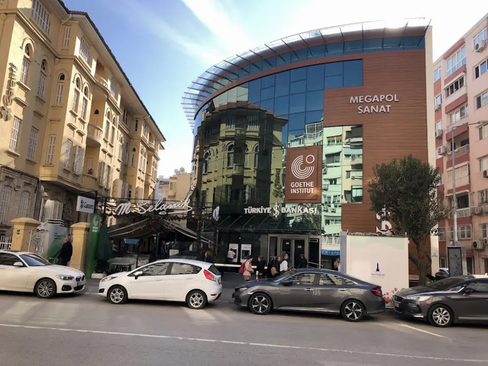 Türkiye İş Bankası Güzelyalı/İzmir Şubesi — Bankalar, Konak · fotoğraf 2