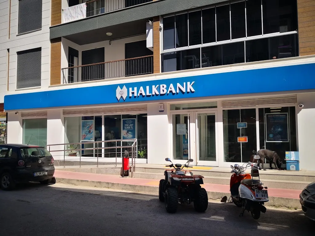 Halkbank Seferihisar Şubesi — Bankalar, Seferihisar · fotoğraf 1