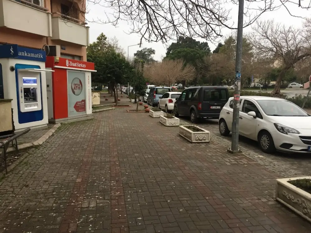 Türkiye İş Bankası Bankamatik — Bankalar, Selçuk · fotoğraf 2