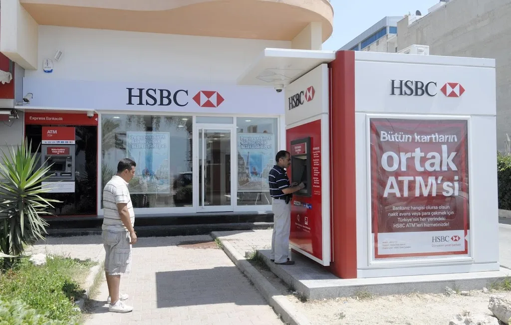 Hsbc Bank A.ş. - Kuşadası Şubesi — Bankalar, Selçuk · fotoğraf 1