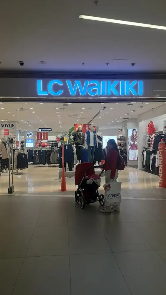 LC Waikiki Axis AVM Kağıthane — Çocuk Giyim, Kağıthane · fotoğraf 4