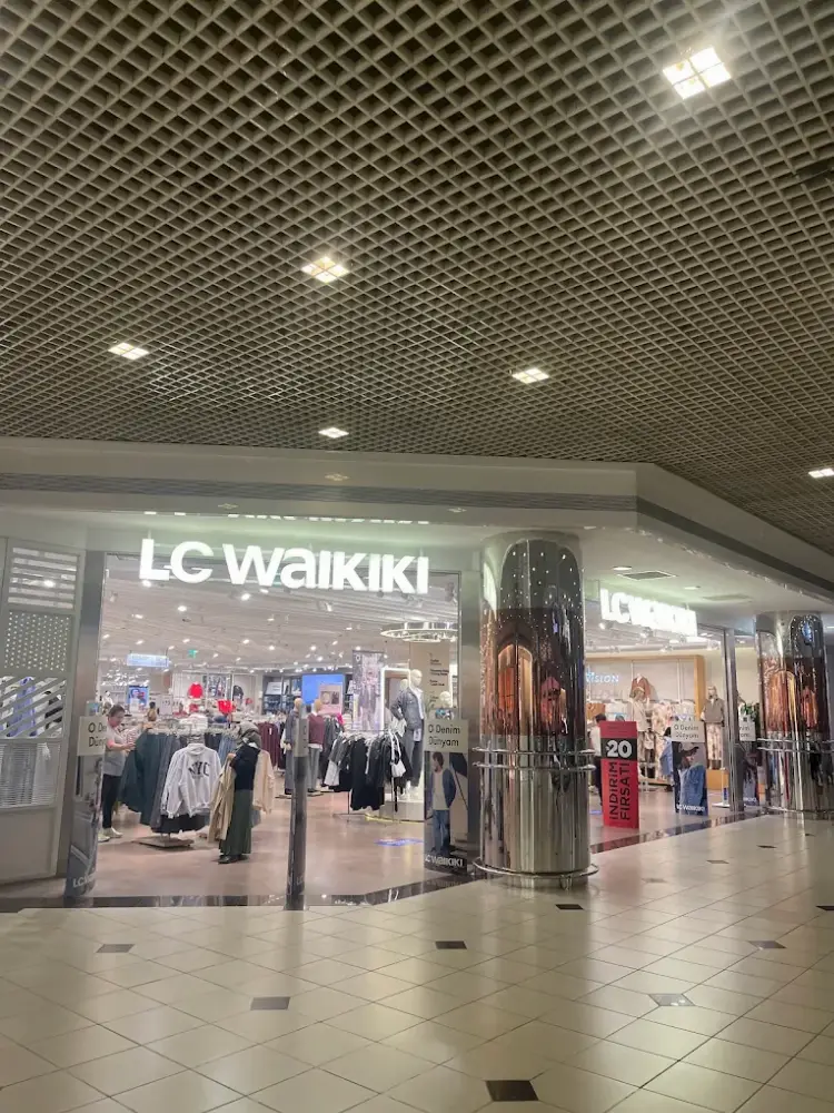 LC Waikiki Cevahir AVM Şişli — Erkek Giyim, Şişli · fotoğraf 4