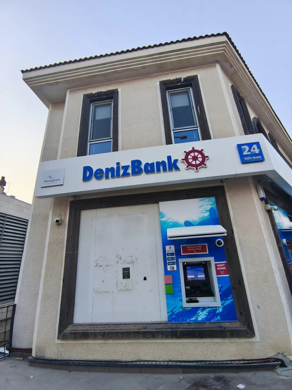 DenizBank Urla Şubesi — Bankalar, Urla · fotoğraf 1