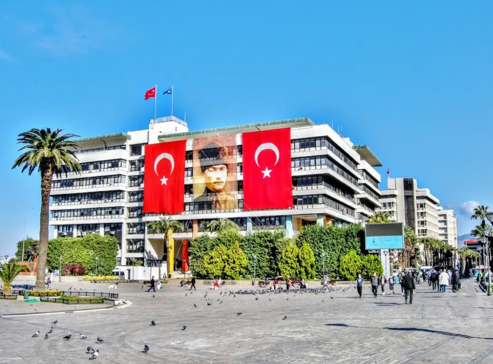İzmir Büyükşehir Belediyesi — Bankalar, Adalar · fotoğraf 3