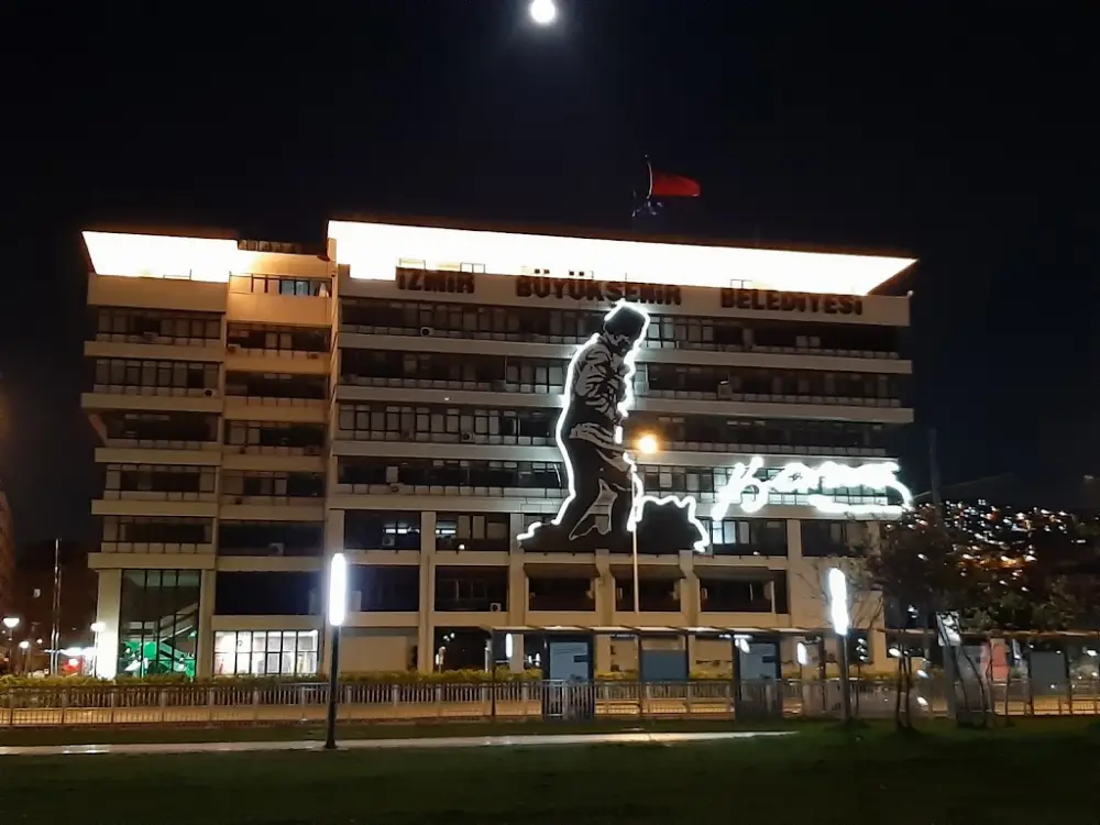 İzmir Büyükşehir Belediyesi — Bankalar, Adalar · fotoğraf 4