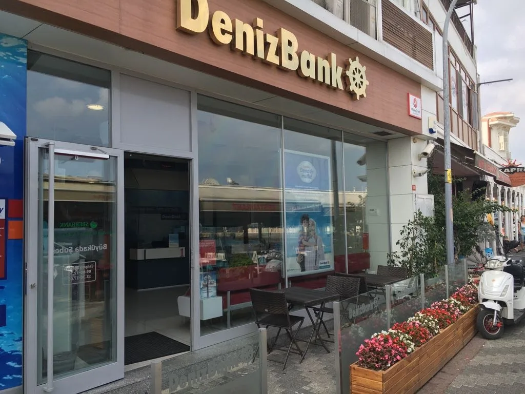 Denizbank — Bankalar, Adalar · fotoğraf 1