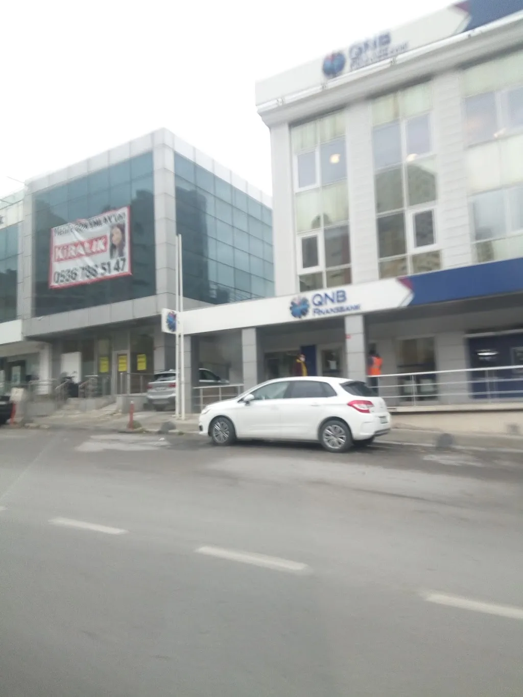 QNB Batı Ataşehir Şubesi — Bankalar, Ataşehir · fotoğraf 1