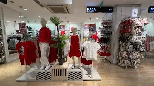 LC Waikiki Halaskargazi Şişli — Ayakkabı ve Çanta, Şişli · fotoğraf 3