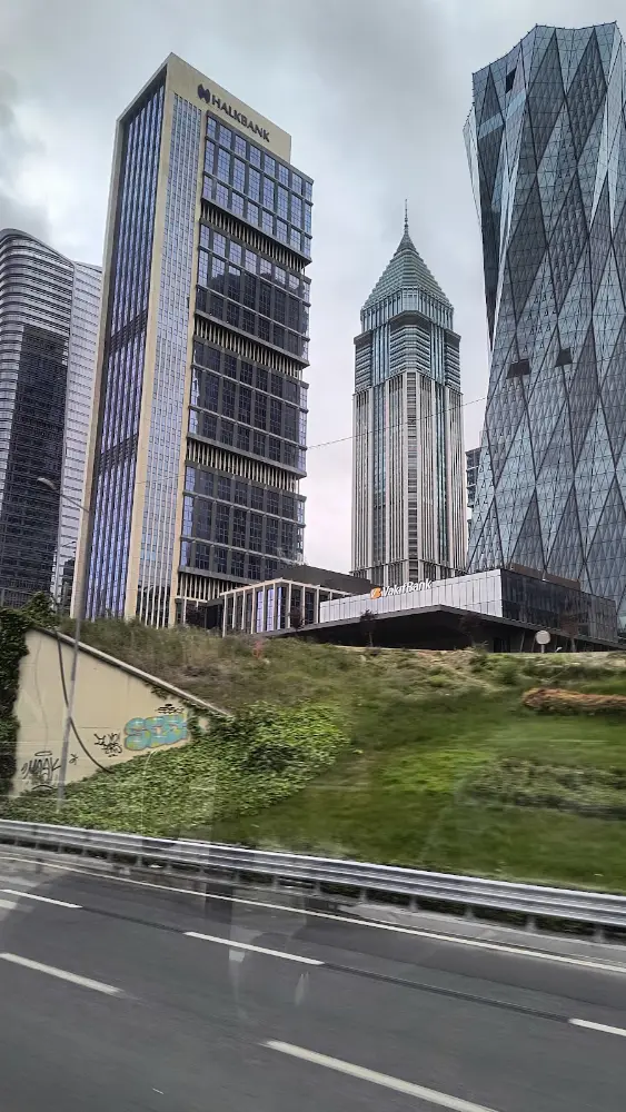 Halkbank Merkez İstanbul Şubesi — Bankalar, Ümraniye · fotoğraf 4