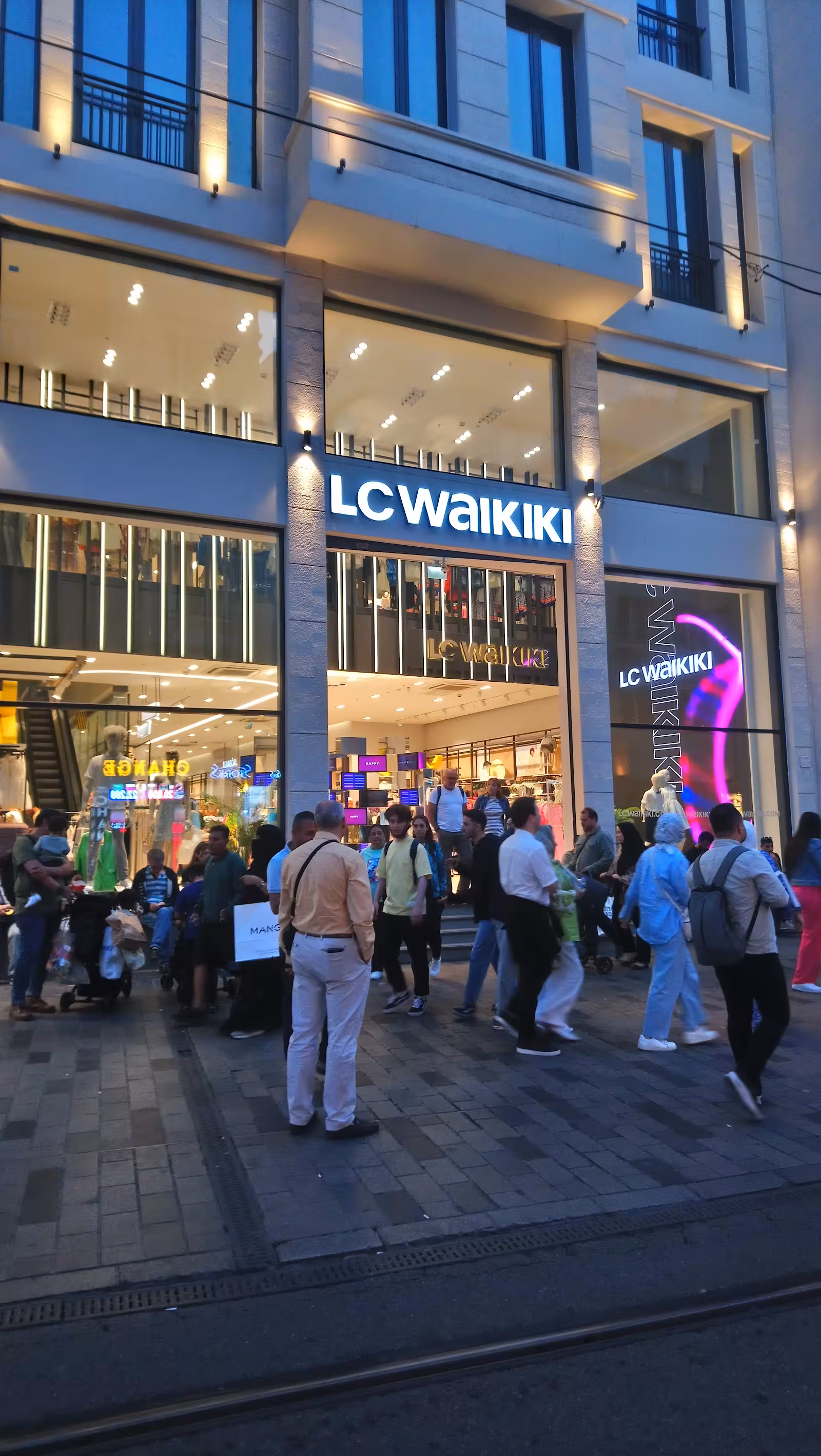 LC WAIKIKI Beyoğlu — Erkek Giyim, Beyoğlu · fotoğraf 3
