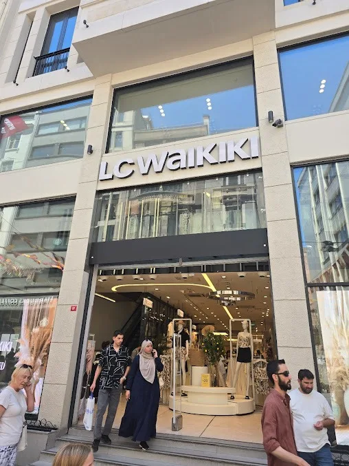 LC WAIKIKI Beyoğlu — Erkek Giyim, Beyoğlu · fotoğraf 2