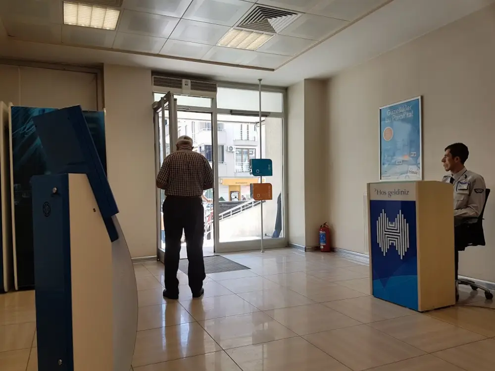 Halkbank Örnek Mah. Şubesi — Bankalar, Ataşehir · fotoğraf 3