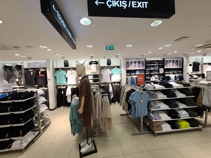 LC WAIKIKI Beşiktaş — Erkek Giyim, Beşiktaş · fotoğraf 4