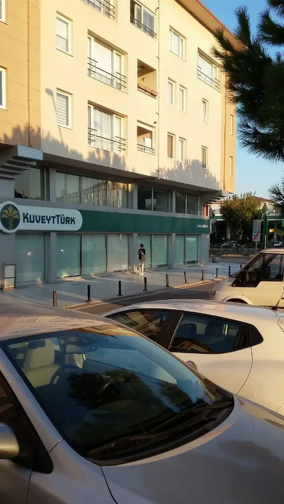 Kuveyt Türk Bahçelievler Şubesi — Bankalar, Bahçelievler · fotoğraf 3