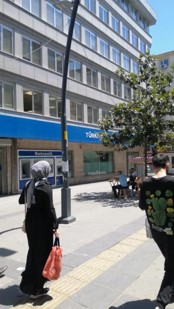 Türkiye İş Bankası Şirinevler/İstanbul Şubesi — Bankalar, Bahçelievler · fotoğraf 2