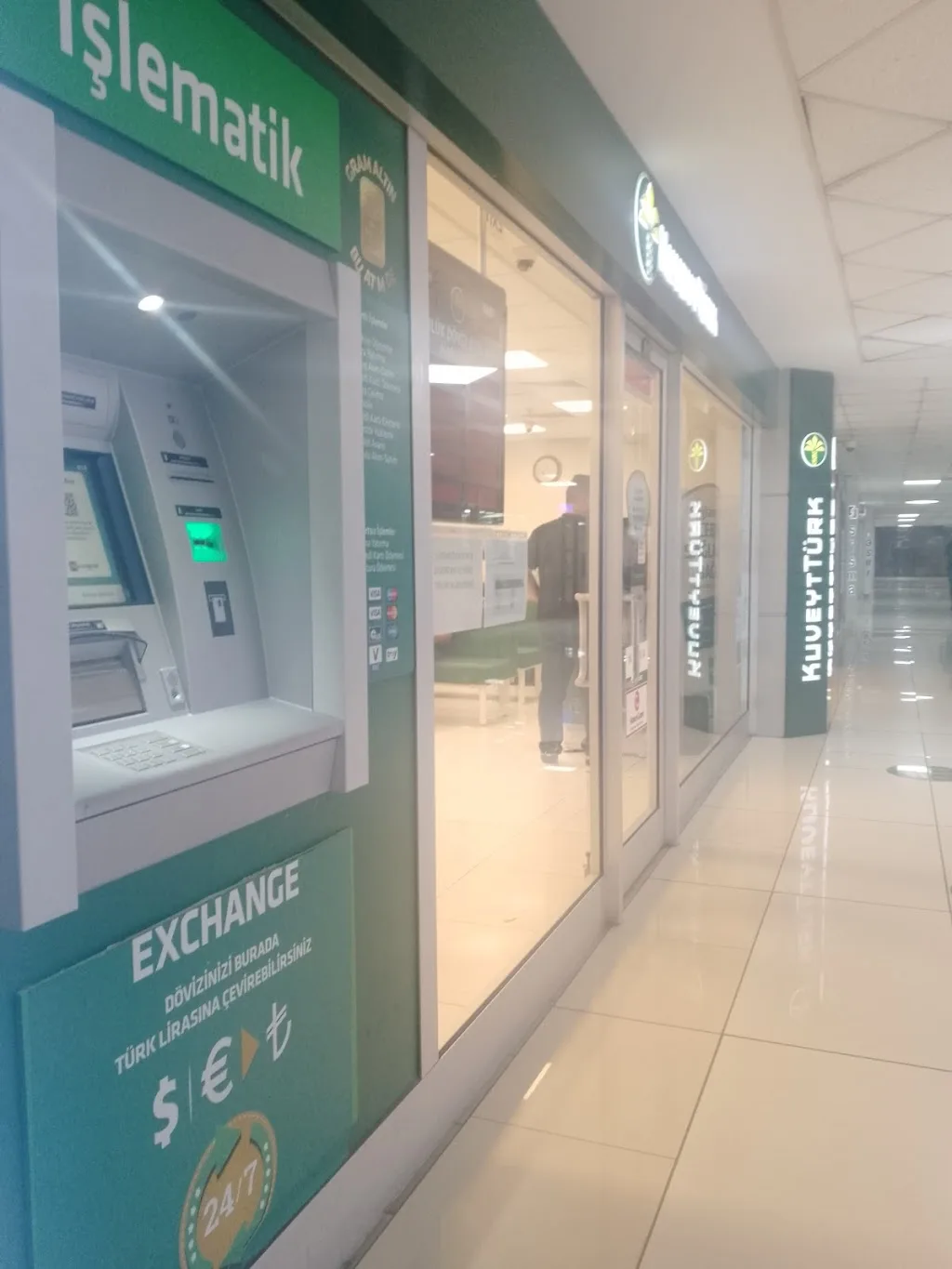 Kuveyt Türk Kuyumcukent Şubesi — Bankalar, Bahçelievler · fotoğraf 1