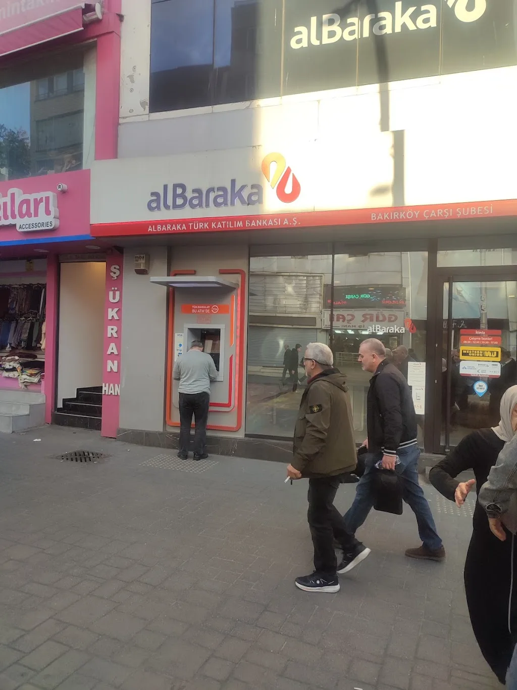 Albaraka Türk Bakırköy Çarşı Şubesi — Bankalar, Bakırköy · fotoğraf 1