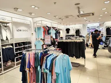 LC WAIKIKI Venezia Mega Outlet Gaziosmanpaşa — Erkek Giyim, Gaziosmanpaşa · fotoğraf 2