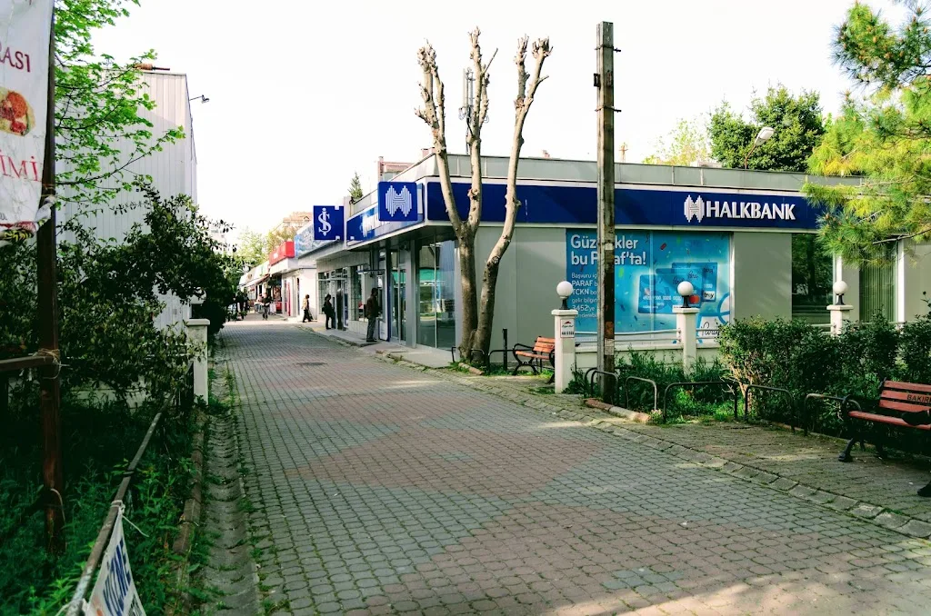 Halkbank Ataköy 5. Kısım Şubesi — Bankalar, Bakırköy · fotoğraf 1